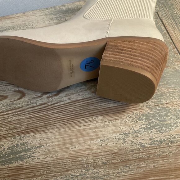 DV Dolce Vita Boots Womens Oppry Ankle Booties Cream Side Zip Heeled, Size 7.5 - Picture 11 of 13